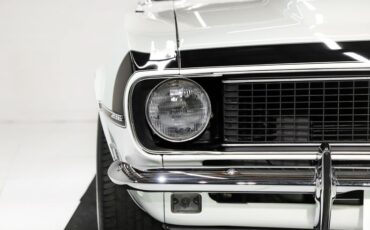 Unknown-Camaro-1968-Ermine-White-Black-42