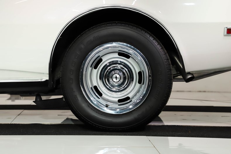 Unknown-Camaro-1968-Ermine-White-Black-44