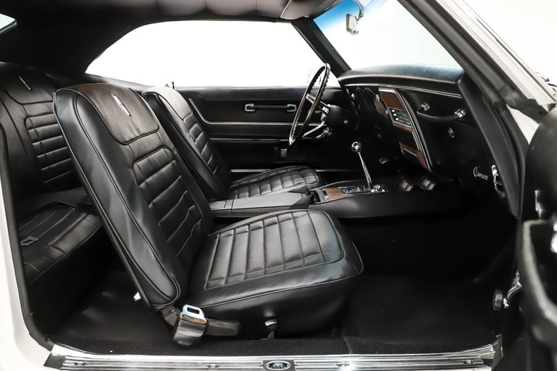Unknown-Camaro-1968-Ermine-White-Black-45