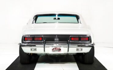Unknown-Camaro-1968-Ermine-White-Black-46