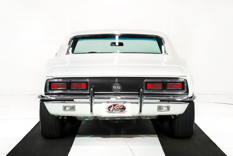 Unknown-Camaro-1968-Ermine-White-Black-46
