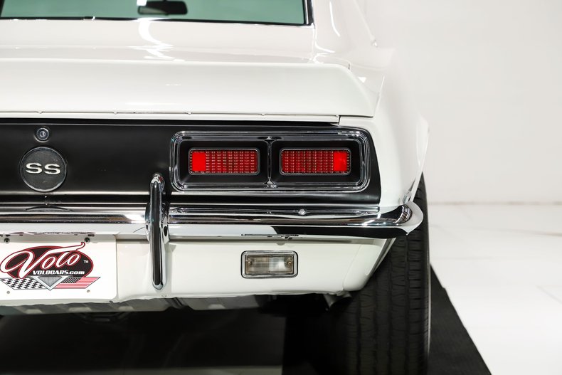 Unknown-Camaro-1968-Ermine-White-Black-47