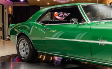 Unknown-Camaro-1968-Rally-Green-Houndstooth-23