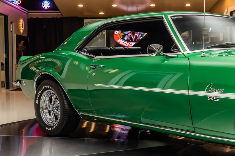 Unknown-Camaro-1968-Rally-Green-Houndstooth-23