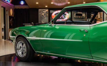 Unknown-Camaro-1968-Rally-Green-Houndstooth-37