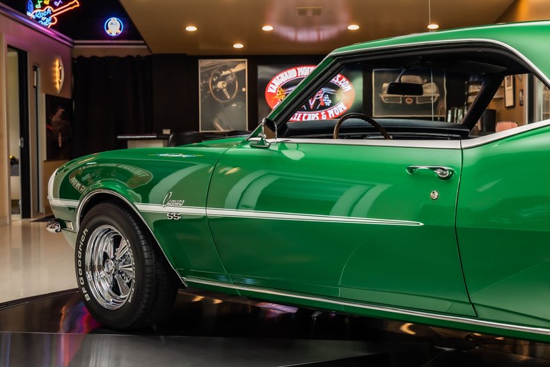 Unknown-Camaro-1968-Rally-Green-Houndstooth-37