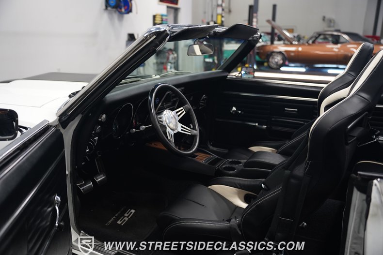 Unknown-Camaro-1968-White-Black-2
