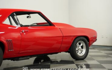 Unknown-Camaro-1969-Bolero-Red-Black-36