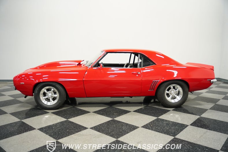 Unknown-Camaro-1969-Bolero-Red-Black