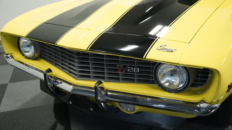 Unknown-Camaro-1969-Daytona-Yellow-Black-1