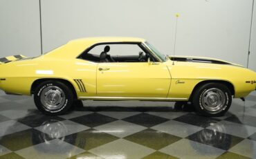 Unknown-Camaro-1969-Daytona-Yellow-Black-14