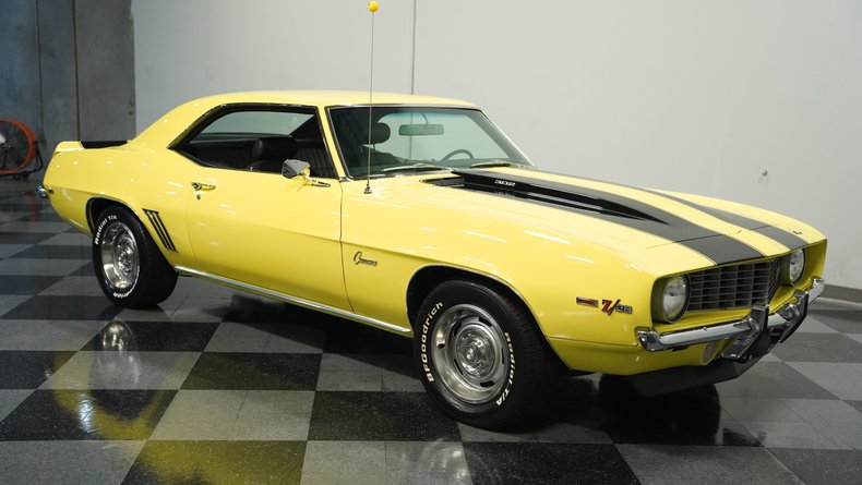 Unknown-Camaro-1969-Daytona-Yellow-Black-15