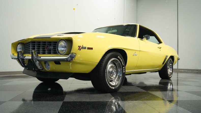 Unknown-Camaro-1969-Daytona-Yellow-Black-18