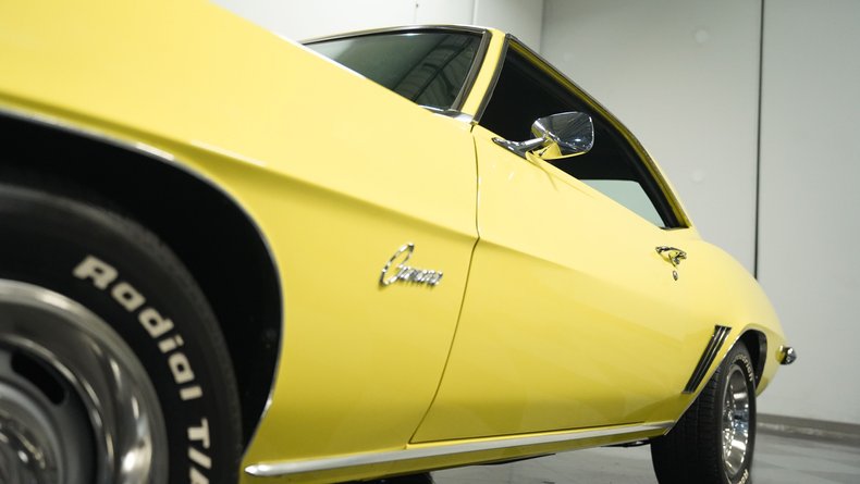 Unknown-Camaro-1969-Daytona-Yellow-Black-19
