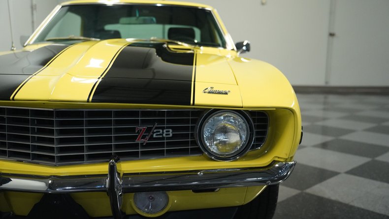 Unknown-Camaro-1969-Daytona-Yellow-Black-2