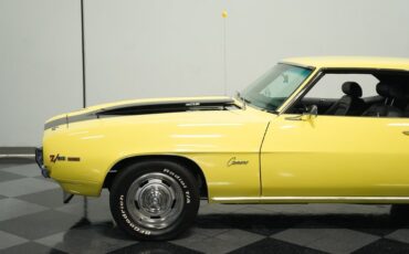 Unknown-Camaro-1969-Daytona-Yellow-Black-20