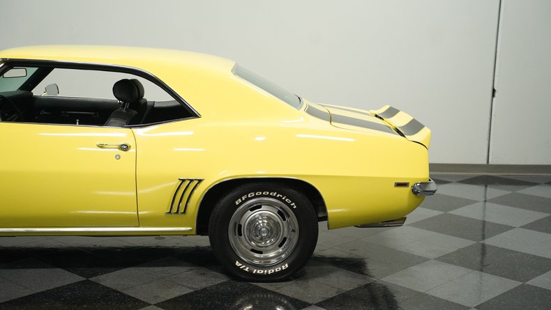 Unknown-Camaro-1969-Daytona-Yellow-Black-21