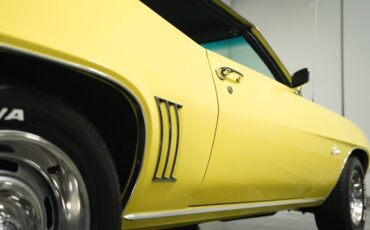 Unknown-Camaro-1969-Daytona-Yellow-Black-24