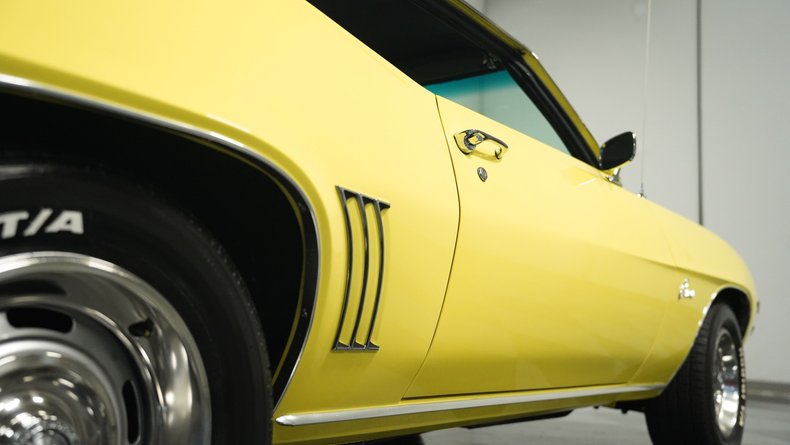 Unknown-Camaro-1969-Daytona-Yellow-Black-24
