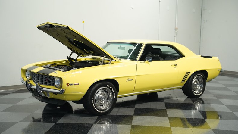 Unknown-Camaro-1969-Daytona-Yellow-Black-27