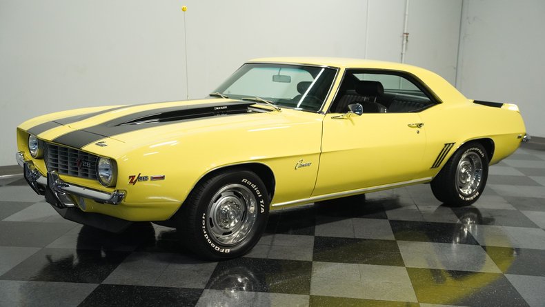 Unknown-Camaro-1969-Daytona-Yellow-Black-3