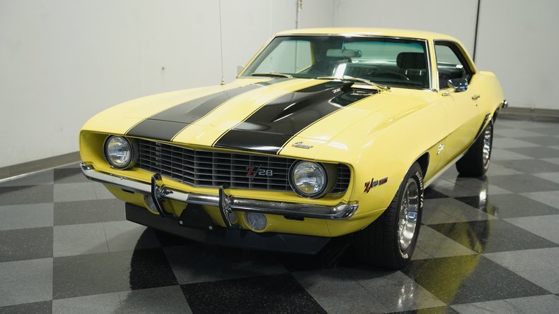Unknown-Camaro-1969-Daytona-Yellow-Black-30