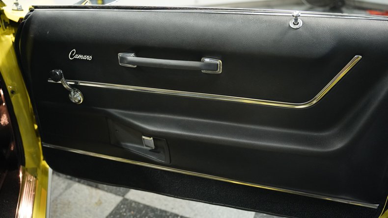Unknown-Camaro-1969-Daytona-Yellow-Black-36