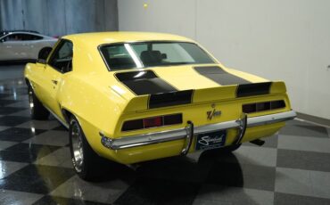 Unknown-Camaro-1969-Daytona-Yellow-Black