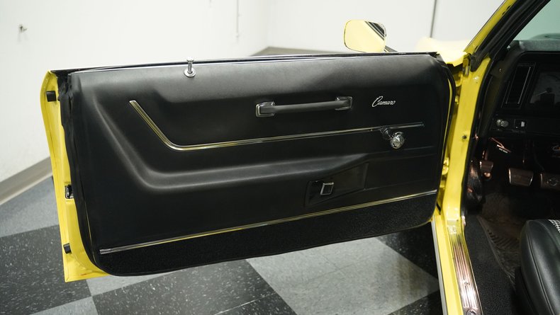 Unknown-Camaro-1969-Daytona-Yellow-Black-38