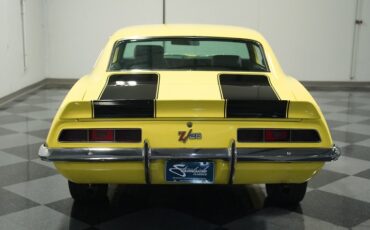 Unknown-Camaro-1969-Daytona-Yellow-Black-5