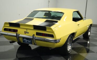 Unknown-Camaro-1969-Daytona-Yellow-Black-7