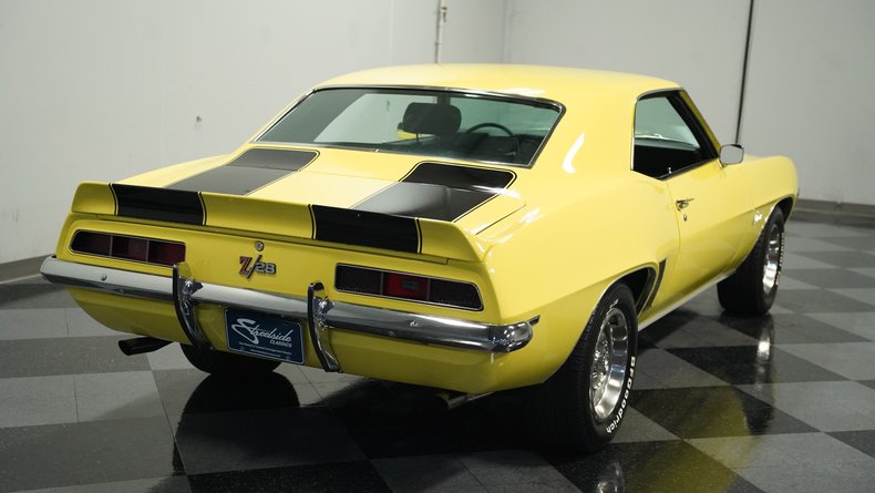 Unknown-Camaro-1969-Daytona-Yellow-Black-7
