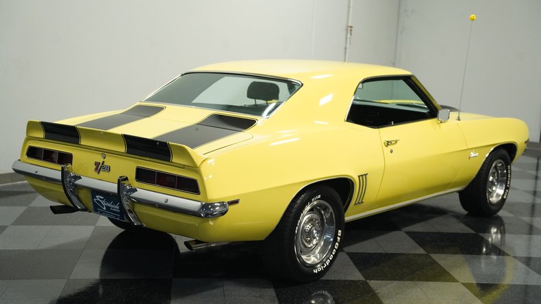 Unknown-Camaro-1969-Daytona-Yellow-Black-8