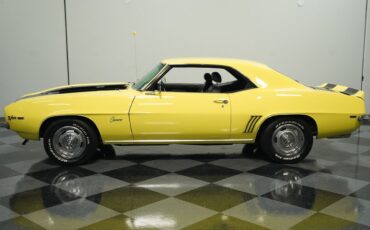 Unknown-Camaro-1969-Daytona-Yellow-Black-9