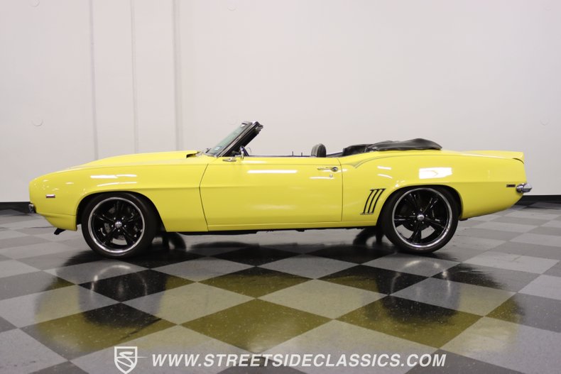 Unknown-Camaro-1969-Daytona-Yellow-Black-ampamp-White-Ho-1