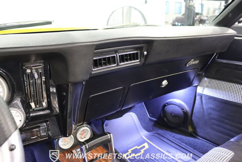 Unknown-Camaro-1969-Daytona-Yellow-Black-ampamp-White-Ho-10
