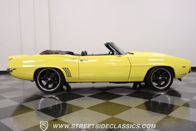 Unknown-Camaro-1969-Daytona-Yellow-Black-ampamp-White-Ho-22