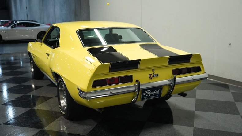 Unknown-Camaro-1969-Daytona-Yellow-Black