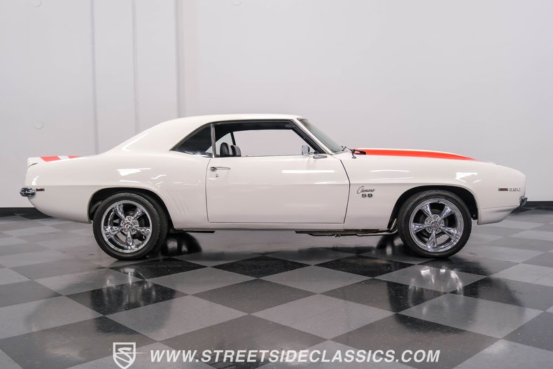 Unknown-Camaro-1969-Dover-White-Black-14