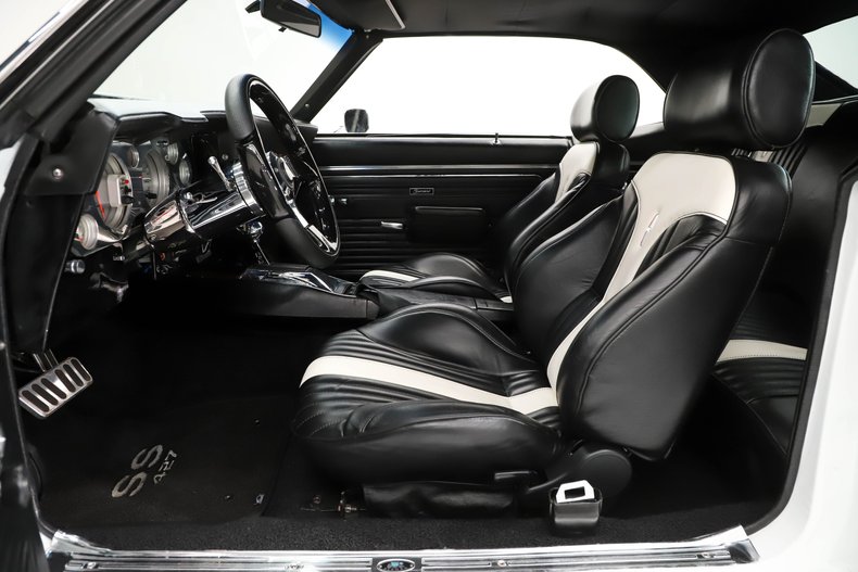 Unknown-Camaro-1969-Dover-White-Black-26