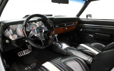 Unknown-Camaro-1969-Dover-White-Black