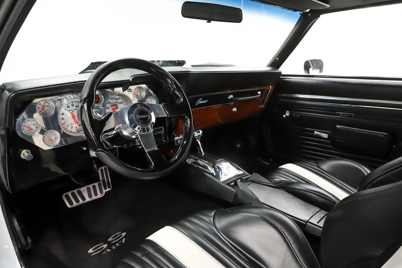 Unknown-Camaro-1969-Dover-White-Black