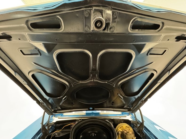 Unknown-Camaro-1969-Lemans-Blue-Ivory-25
