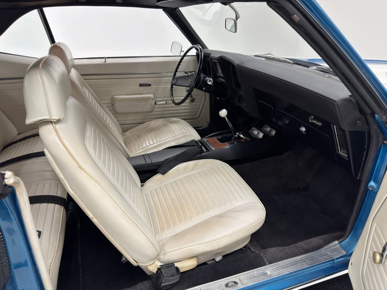 Unknown-Camaro-1969-Lemans-Blue-Ivory-39