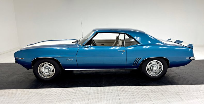 Unknown-Camaro-1969-Lemans-Blue-Ivory