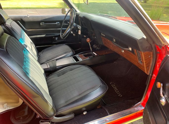 Unknown-Camaro-1969-Red-Black-Leather-10