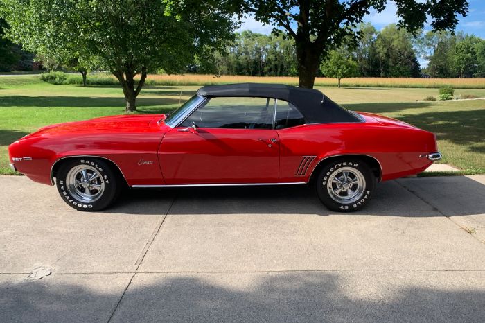 Unknown-Camaro-1969-Red-Black-Leather
