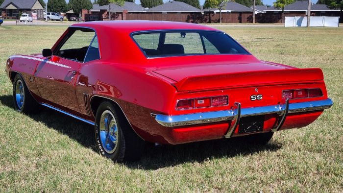 Unknown-Camaro-1969-Red-Black-and-White-Houn-3