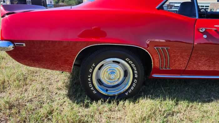 Unknown-Camaro-1969-Red-Black-and-White-Houn-4