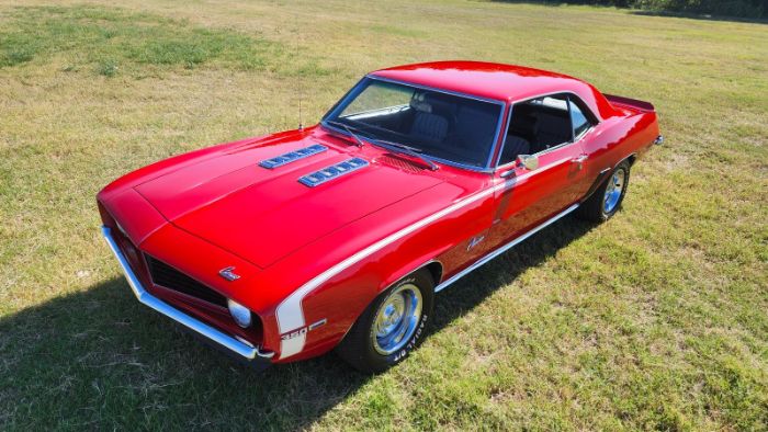 Unknown-Camaro-1969-Red-Black-and-White-Houn